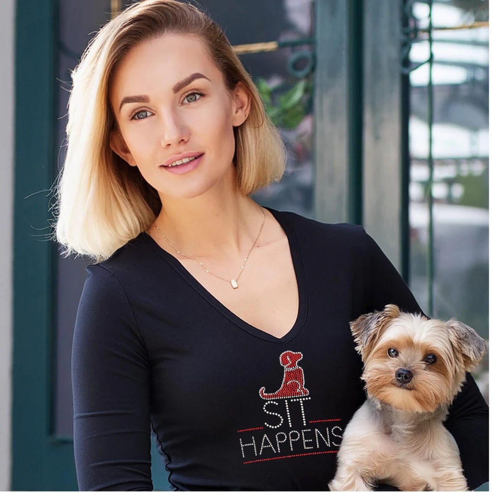 🆕 Rhinestone ’Sit Happens’ Top SMALL 🐾 - Picture 1 of 4